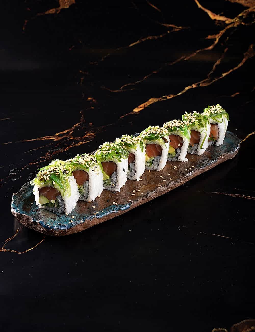 WasabiYuzu Mayo - Salatalık - Avokado - Somon - Üzeri Wakame - Susam