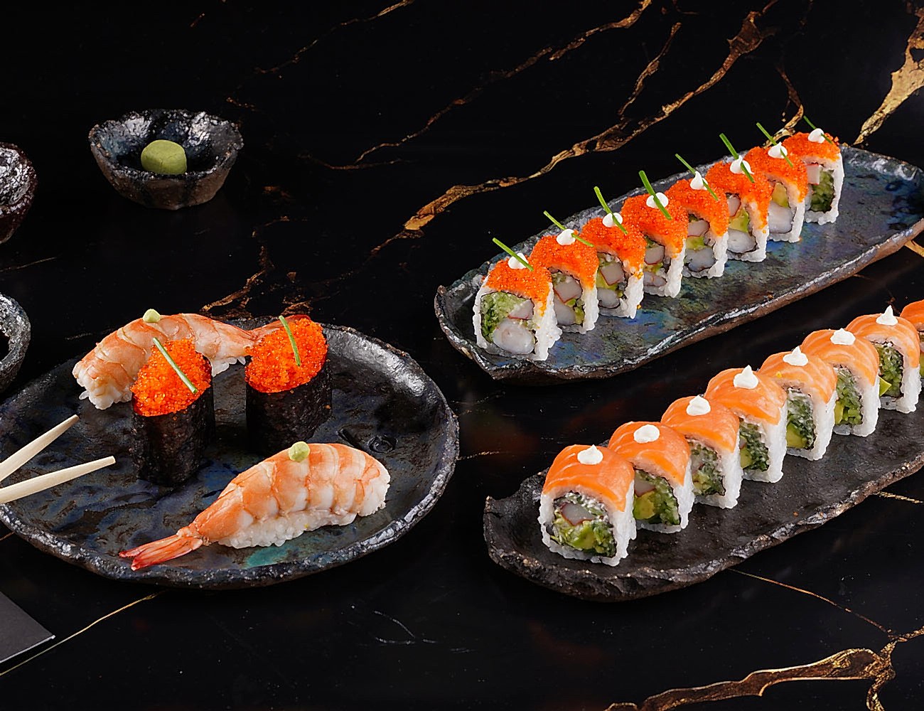 Philadelphia Roll 8 parça - Kyoto Roll 8 parça - Sake Maki 6 parça - Ebi Nigiri 2 adet - Tobiko Gunkan 2 adet