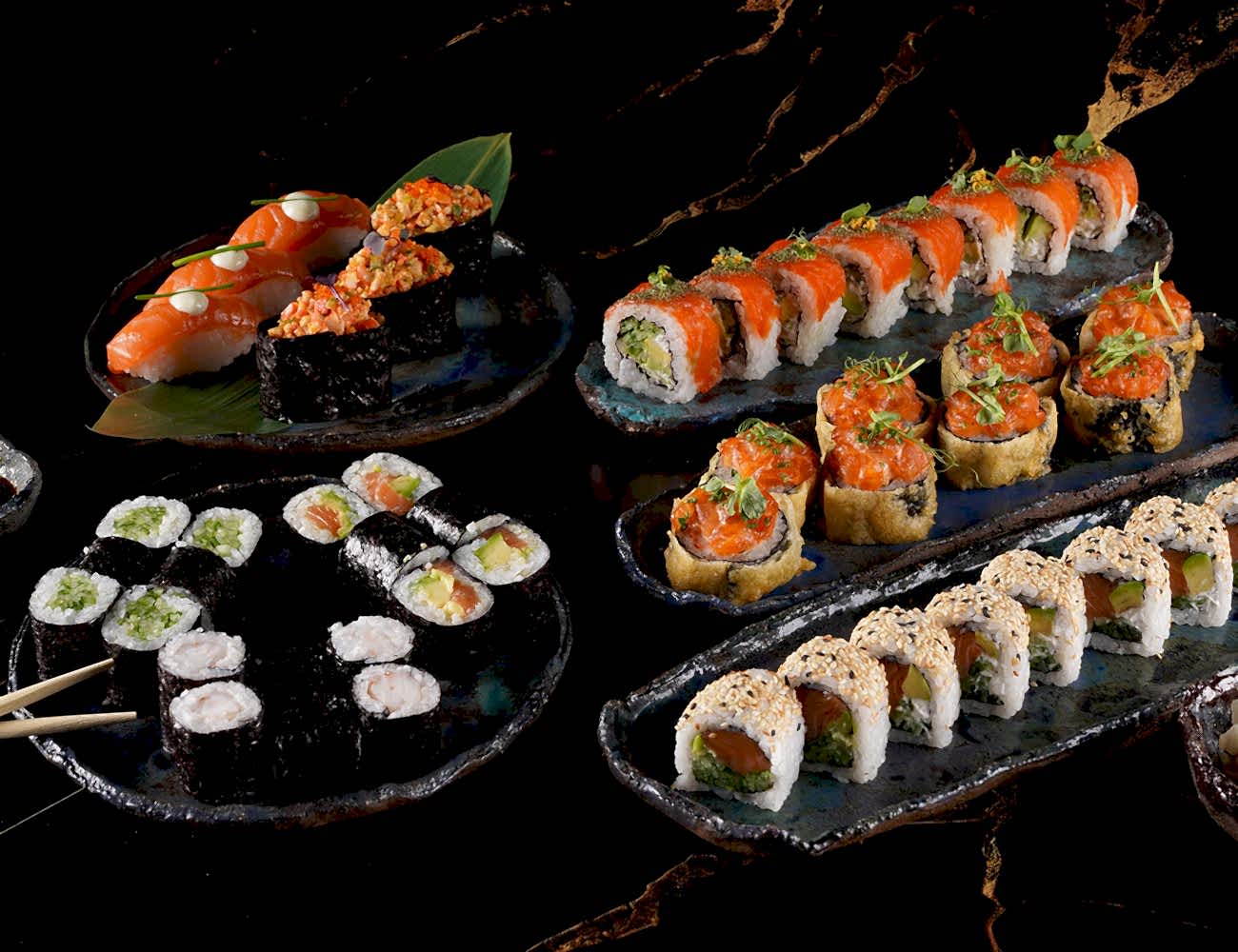 Boston Roll 8 parça - Spicy Sake Topping Roll 8 parça - Smoked Salmon Roll 8 parça - Ebi Maki 6 parça - Sake Avokado Maki 6 parça - Kappa Maki 6 parça - Sake Nigiri 3 adet - Kani Gunkan 3 adet