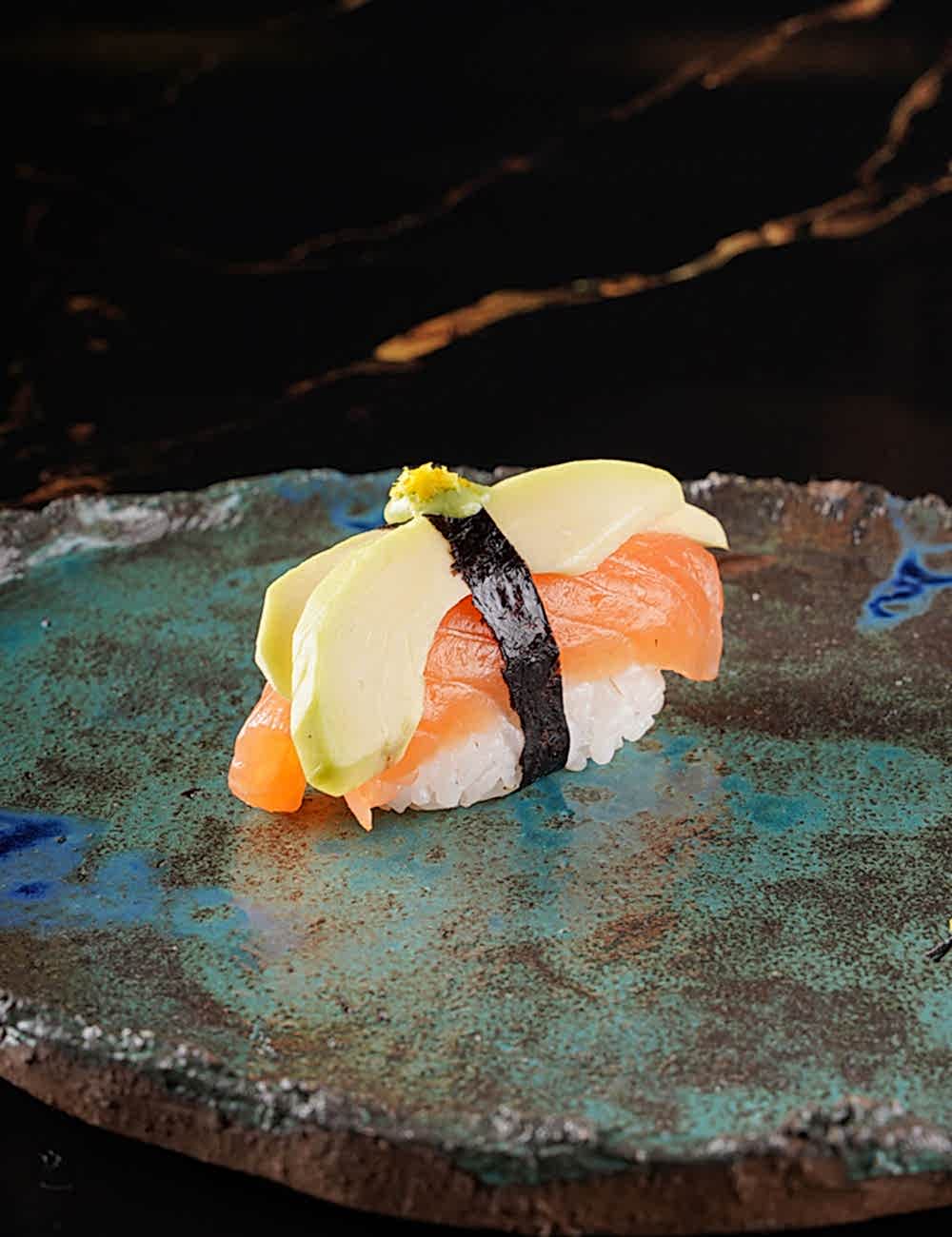 Somon - Avokado - Basil Sos - Limon - Limon Zest