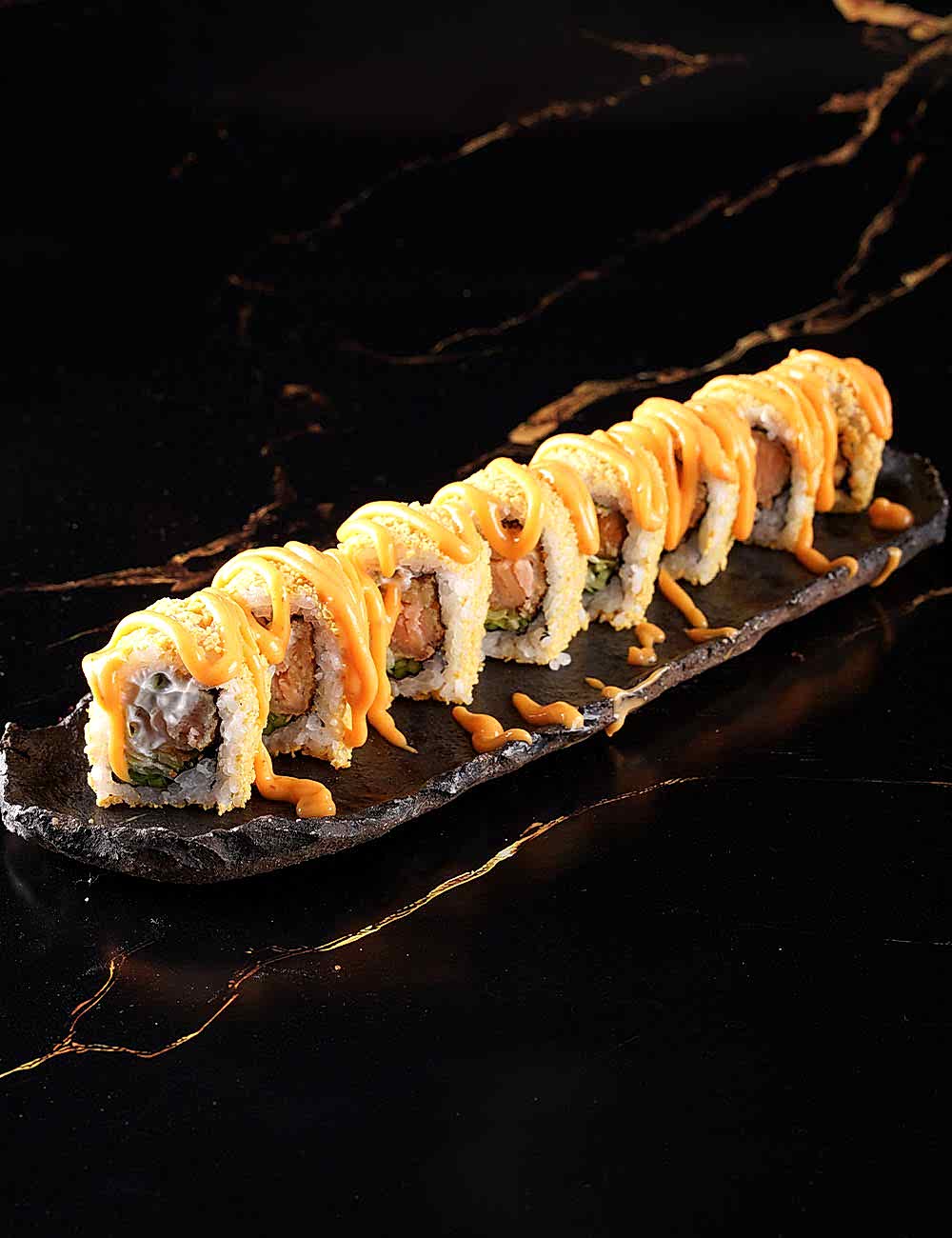 Krem Peynir - Salatalık - Iceberg - Tempura Somon - Dışı Mısır Çıtırı - Chilli Cream Sos