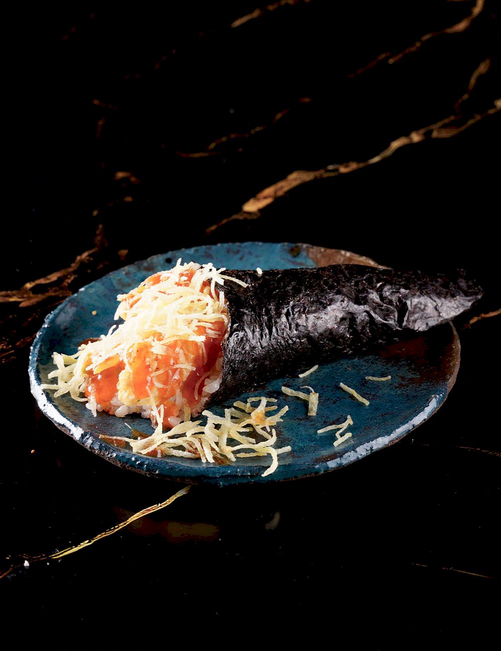 Krem Peynir - Avokado - Tempura Somon - Üzeri Sweet Chilli - Patates Cips